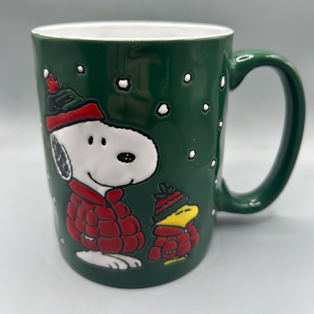 Peanuts Snoopy and Woodstock In Puffer Jackets Green Mug Christmas Winter NEW